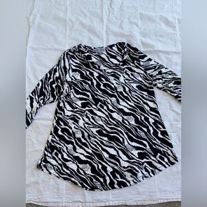 JM Collection Black and White Asymmetrical 3/4 Sleeve Tunic